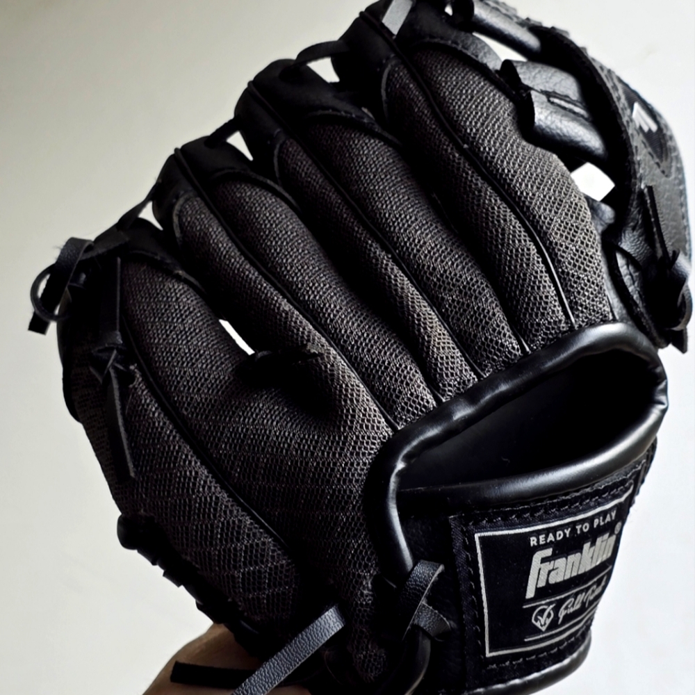 Franklin | Right Hand 8" Black Baseball Glove 22827